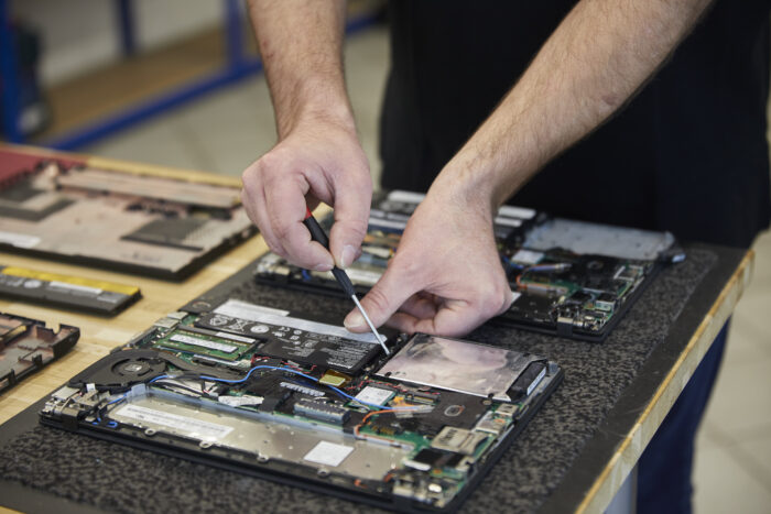 IT-Hardware wird zur Weiternutzung aufbereitet // Quelle: AfB, Tina Umlauf